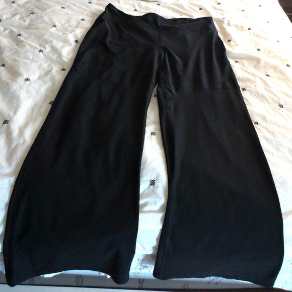 MAURICES In Motion Size 2  Flare Workout Pants - Picture 1 of 6